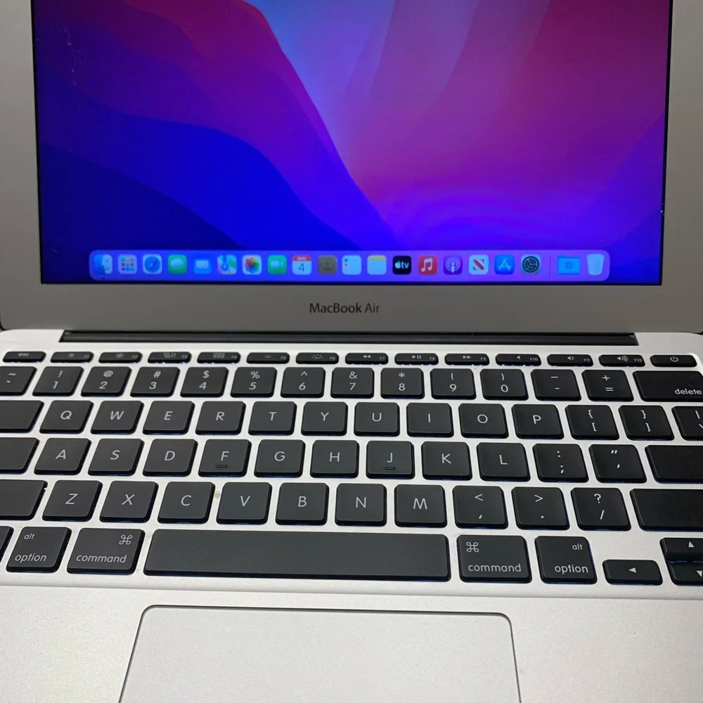 Apple MacBook Air - Sleek Silver Design